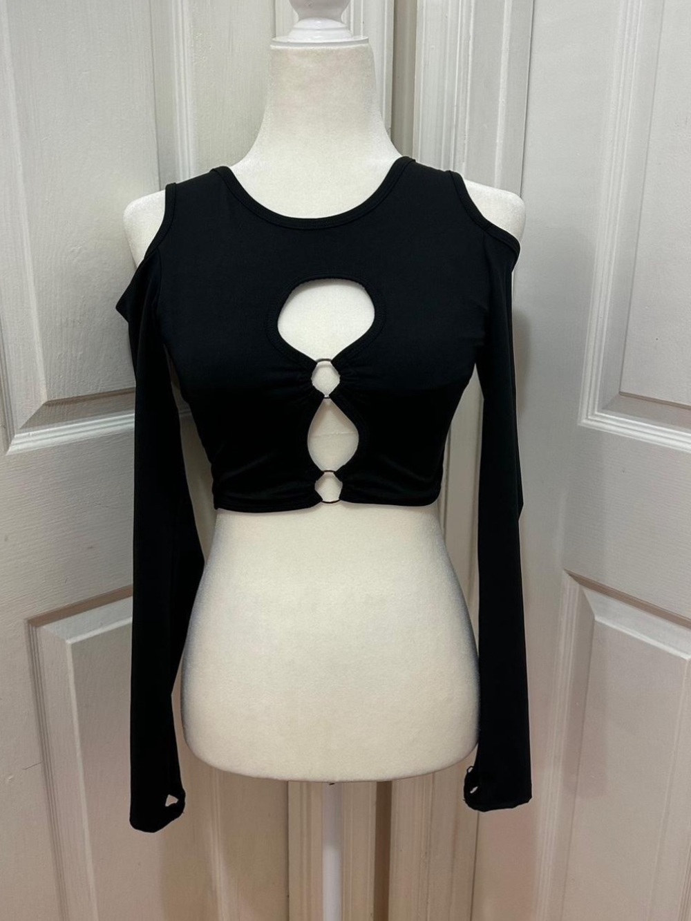 cut out off the shoulder long sleeve crop top